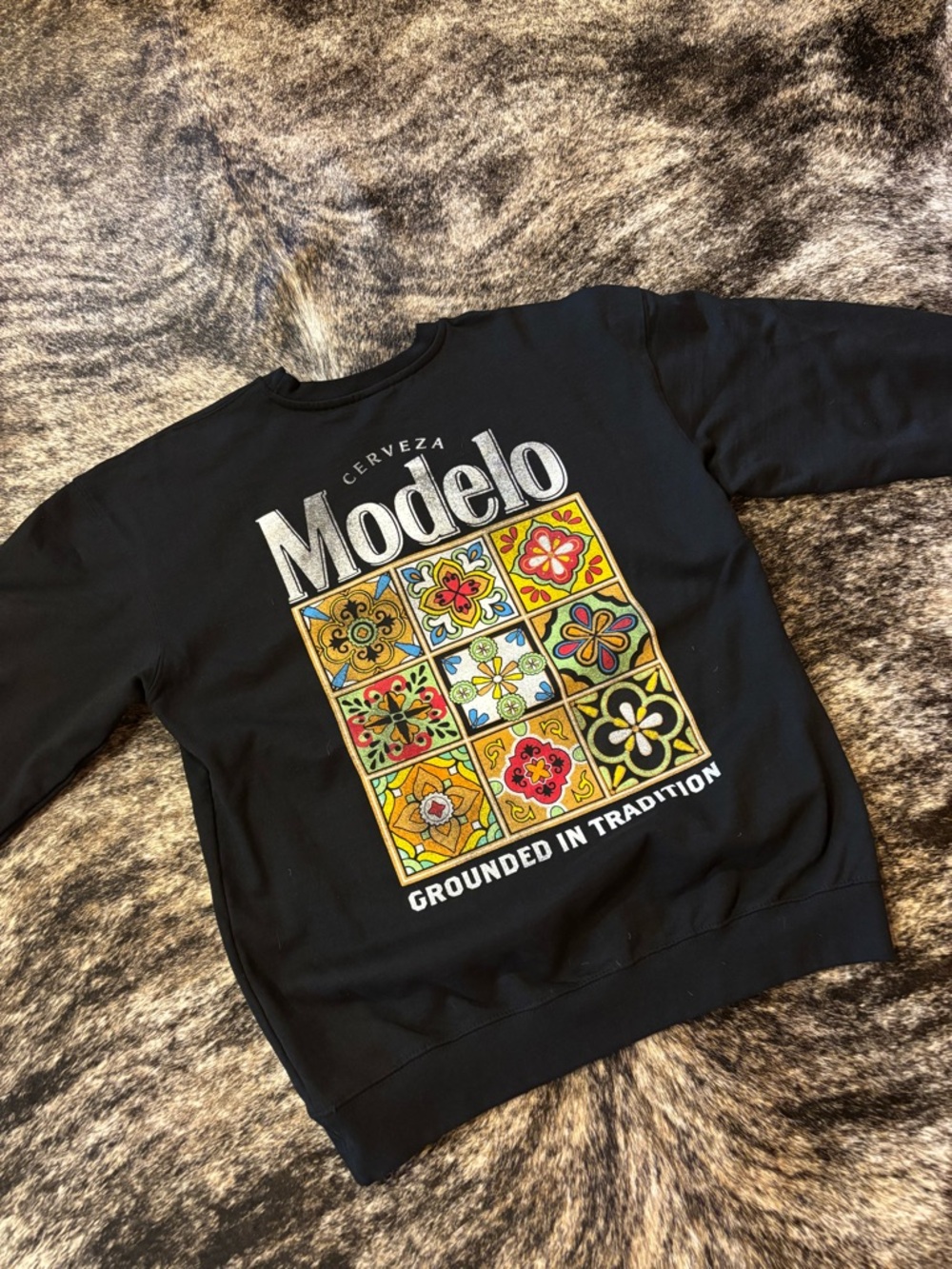 Modelo Cerveza Size Large Crewneck Sweater